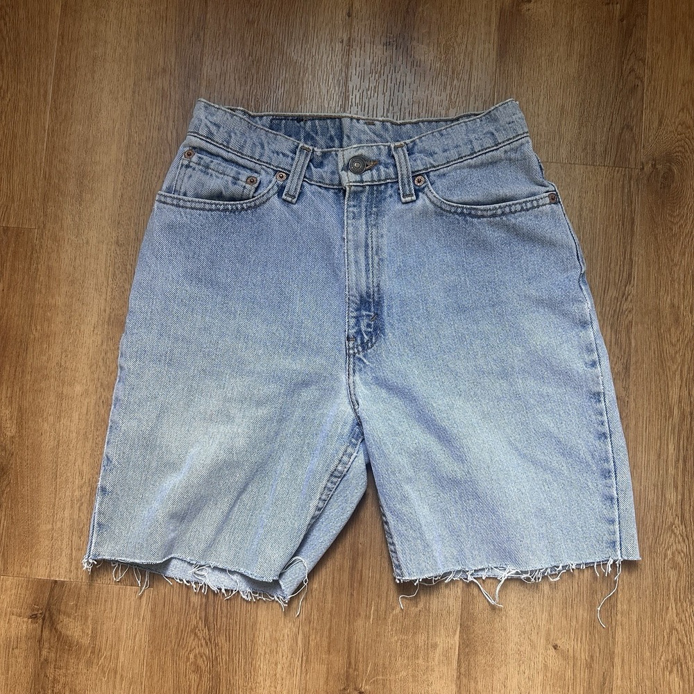 Vintage Women's Levi's 512 Cut-Off Light Wash Denim‎ Shorts Size 7
